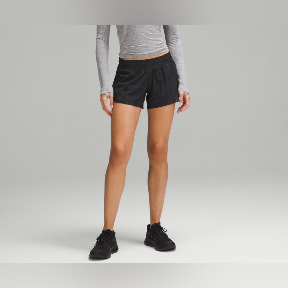 Lululemon Hotty Hot Low Rise Short 4" lined BNWT